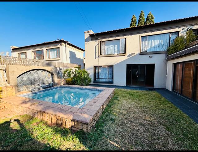 4 BEDROOM HOUSE RENTED IN MORELETA PARK
